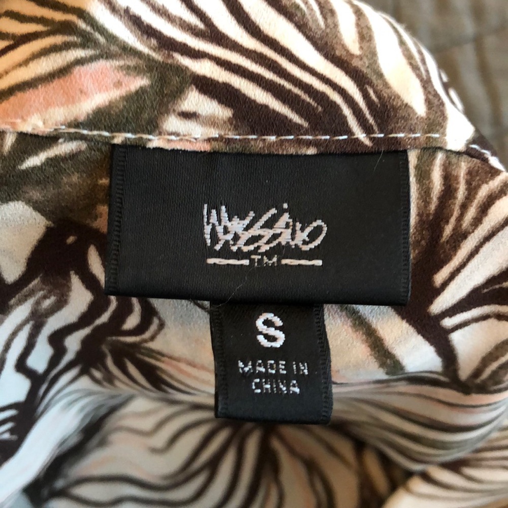 Patterned Blouse - Picture 3 of 3